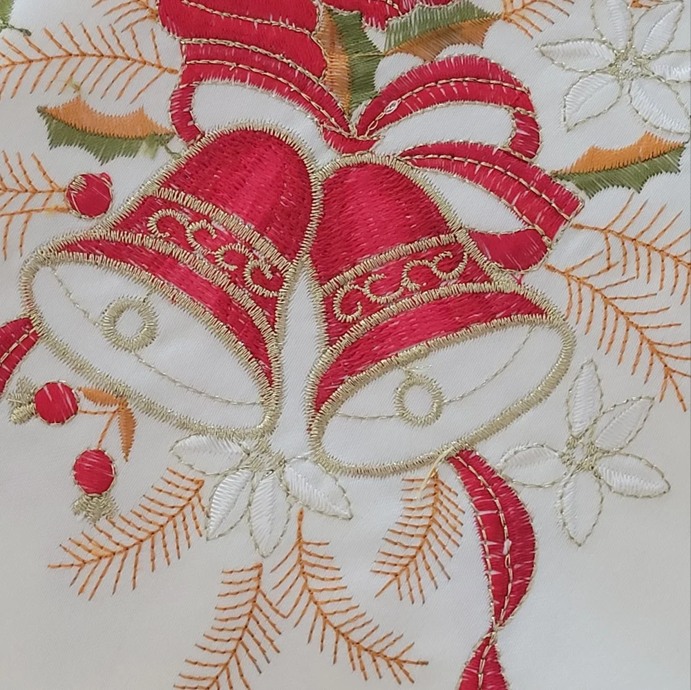 BEAUTIFUL BRAND NEW INBROIDERY TABLECLOTHS 38X56 INCHES